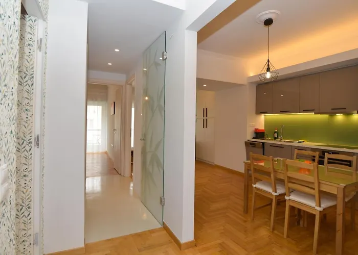 Acropolis Area 2 Bedroom 2 Min From Metro Syngrou